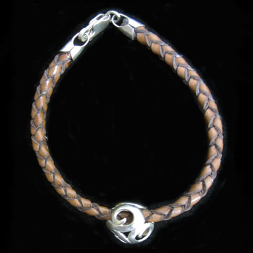  Imagen pulseras plata y cuero trisquel